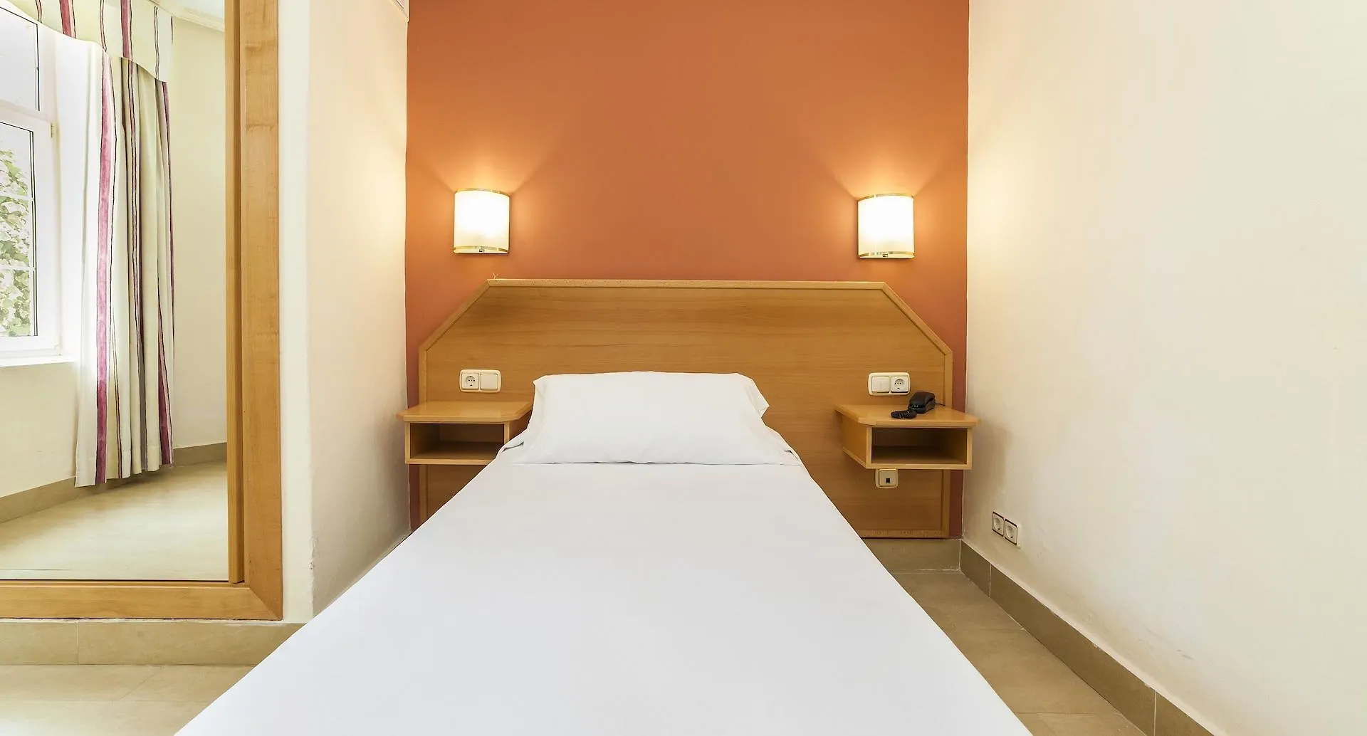 Globales Reina Cristina Otel Algeciras 4*,