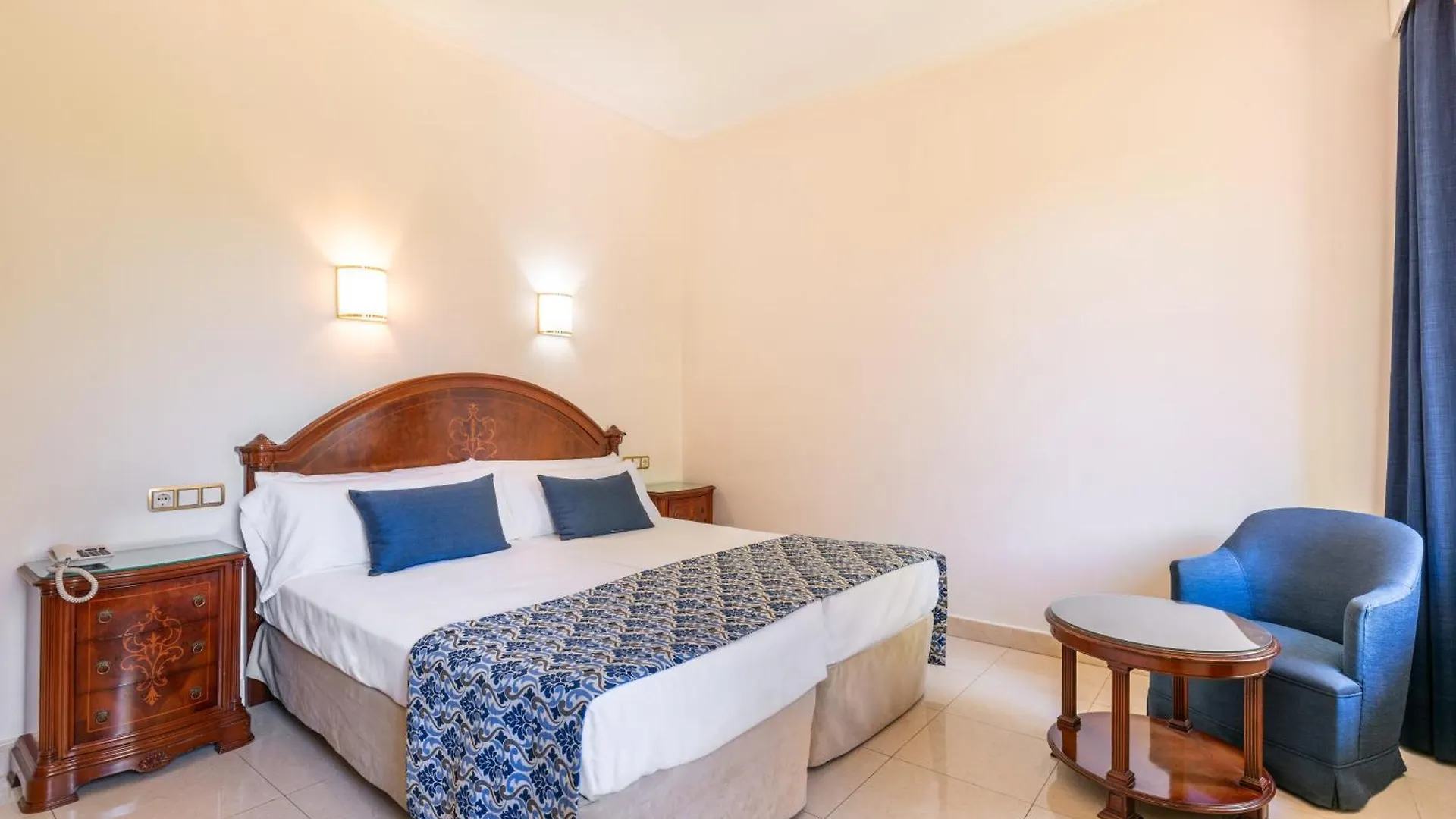 Globales Reina Cristina Otel Algeciras İspanya