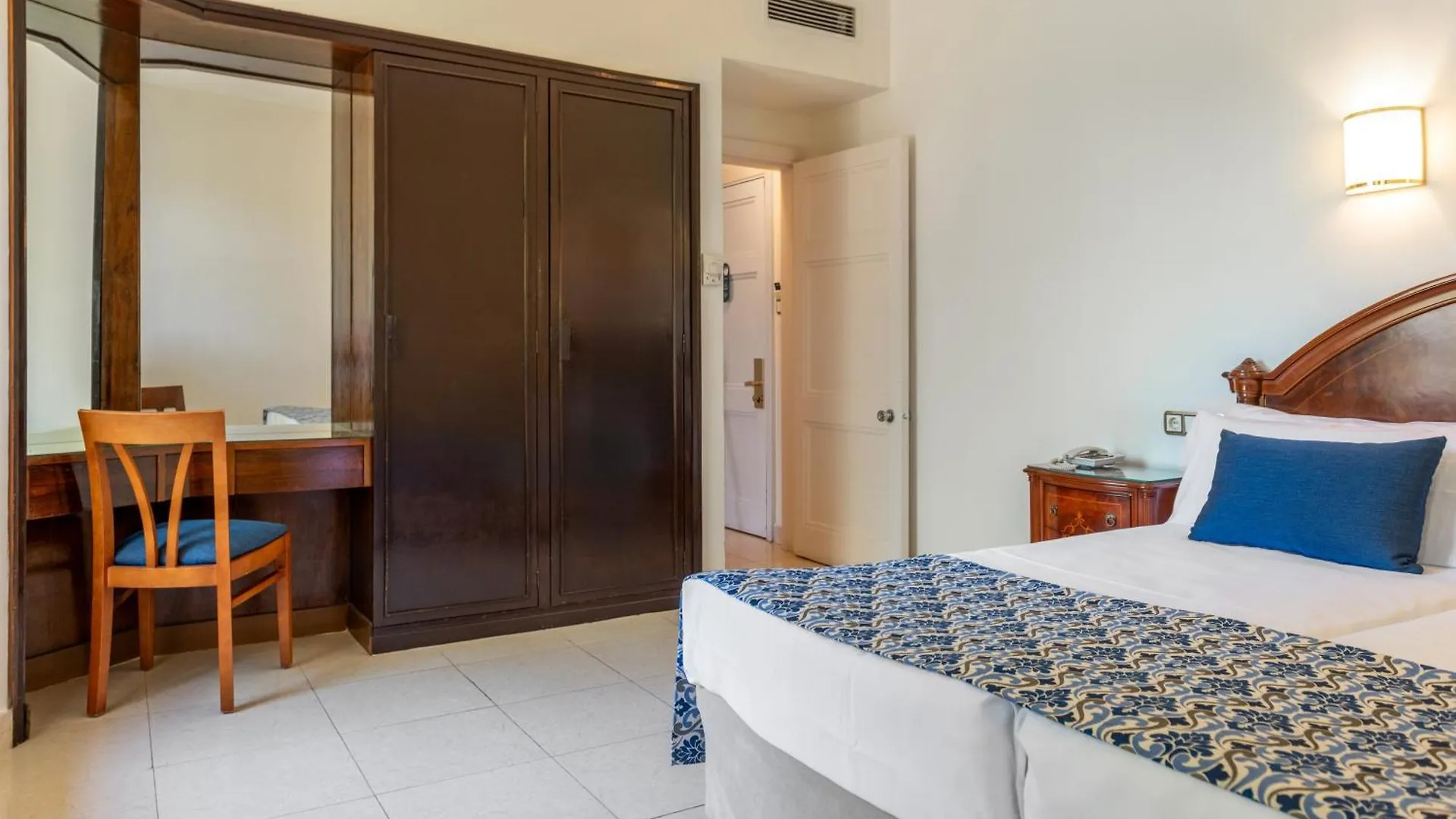 ****  Globales Reina Cristina Otel Algeciras İspanya